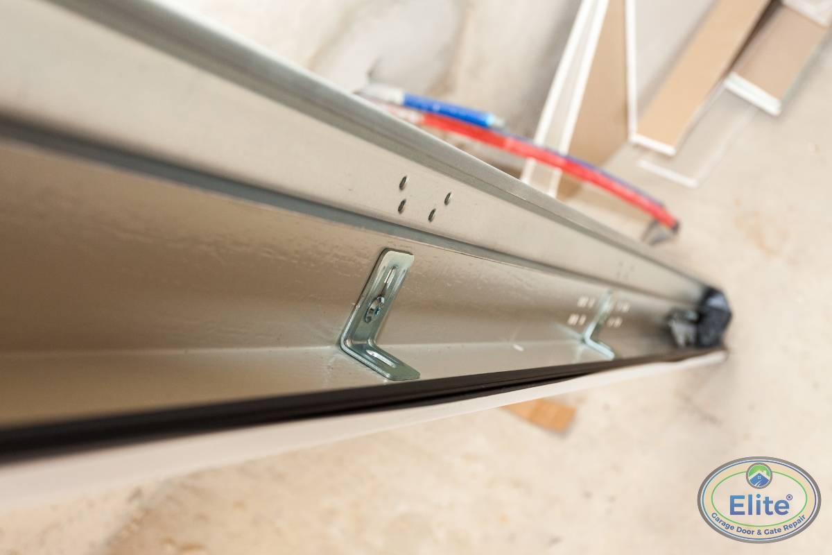 Immediate Steps to Take When Your Door Fails - Emergency Garage Door Repair in Seattle: What to Do After Hours